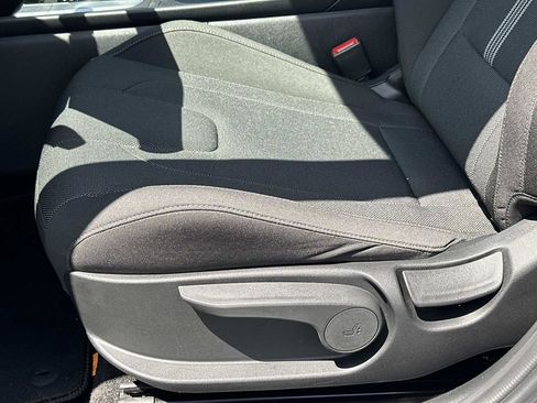 Used 2025 Hyundai Elantra SE w/ Cargo Package FWD image 17