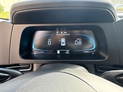 Used 2025 Hyundai Elantra Sport image 27