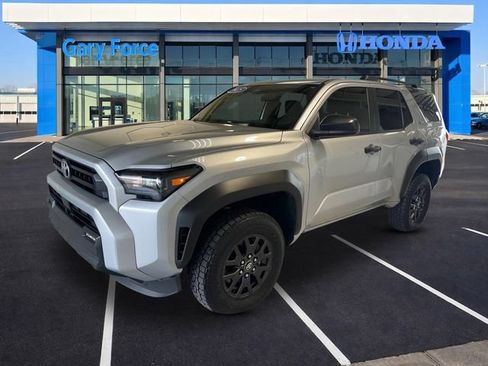 Used 2025 Toyota 4Runner SR5 AWD/4WD image 4