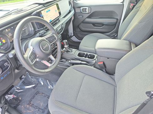 Used 2024 Jeep Wrangler Unlimited Sahara AWD/4WD image 15