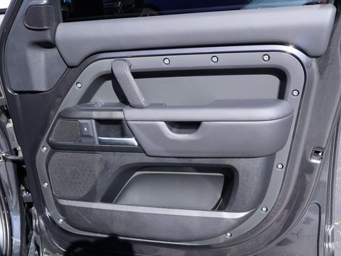 Used 2025 Land Rover Defender 130 V8 image 13