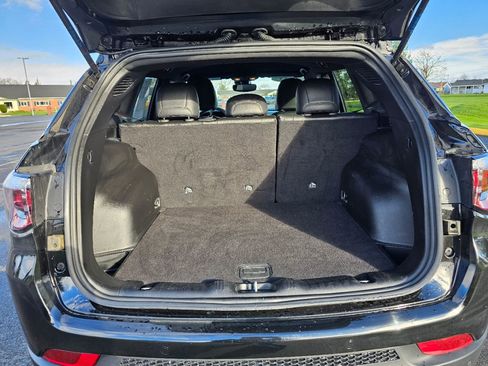 Used 2025 Jeep Compass Trailhawk image 23