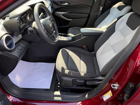 Used 2024 Chevrolet Trax LS w/ LS Convenience Package image 6