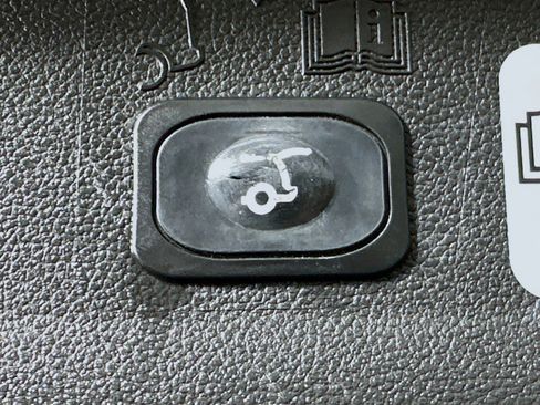 Used 2017 Ford Escape Titanium FWD image 30