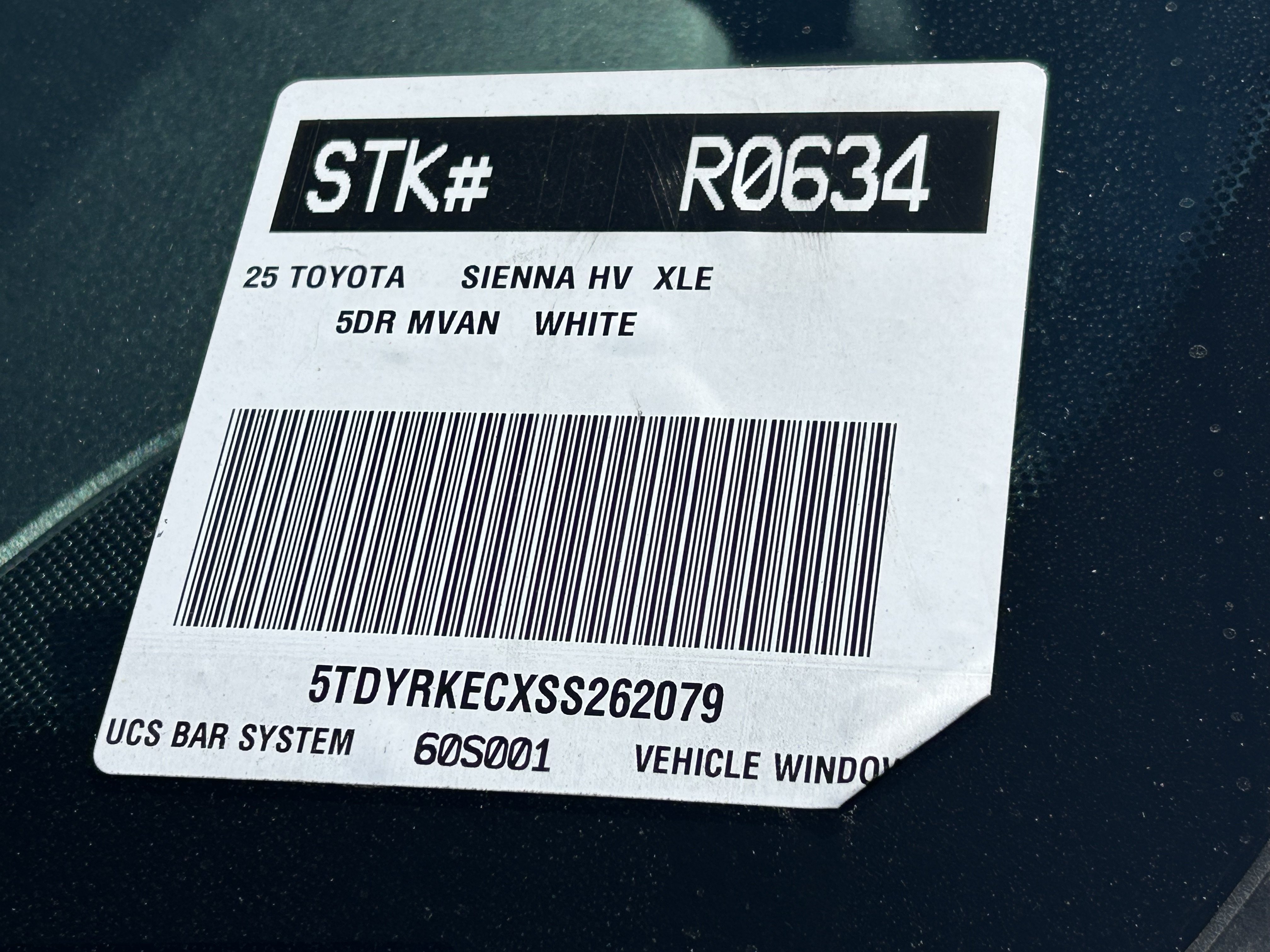 Used 2025 Toyota Sienna XLE FWD image 32