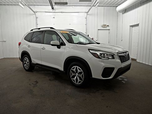 Used 2020 Subaru Forester Premium image 3