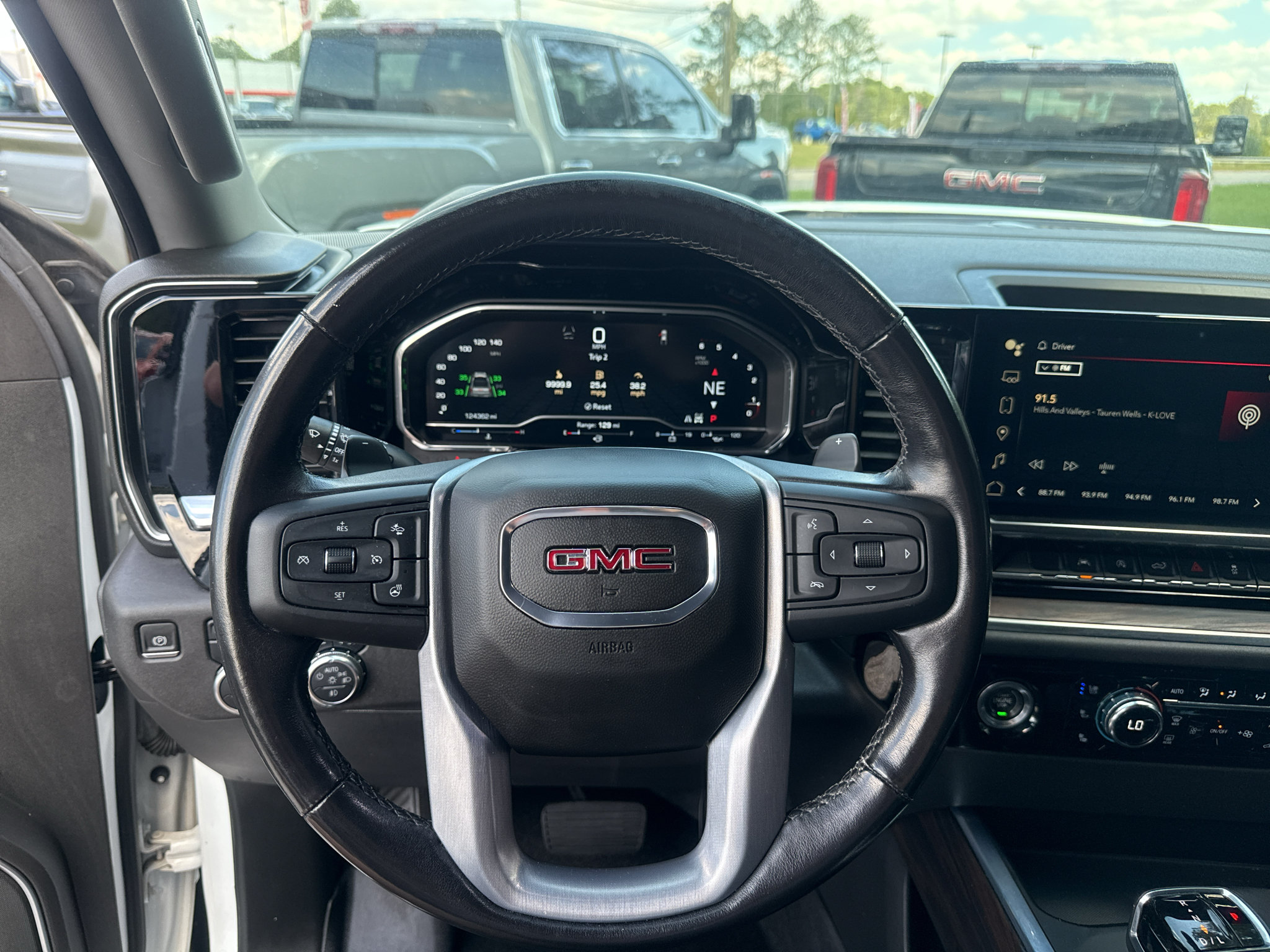 Used 2022 GMC Sierra 1500 SLT w/ SLT Convenience Package AWD/4WD image 23