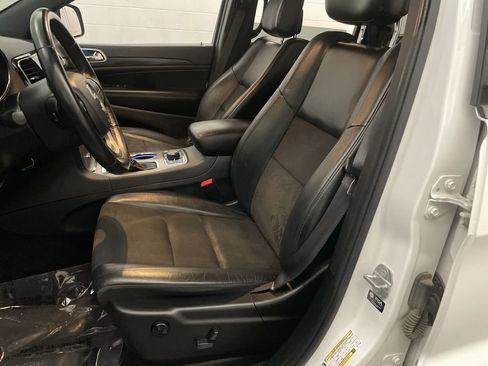 Used 2022 Jeep Grand Cherokee Laredo X AWD/4WD image 13