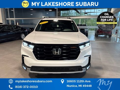 Used 2025 Honda Pilot TrailSport image 2