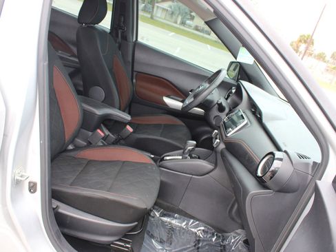 Used 2019 Nissan Kicks SR FWD image 21