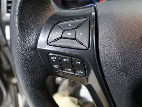 Used 2018 Ford Explorer XLT image 34