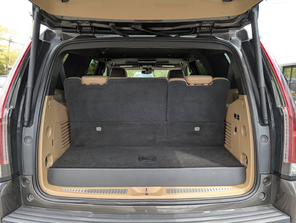 Used 2020 Cadillac Escalade Platinum AWD/4WD image 51