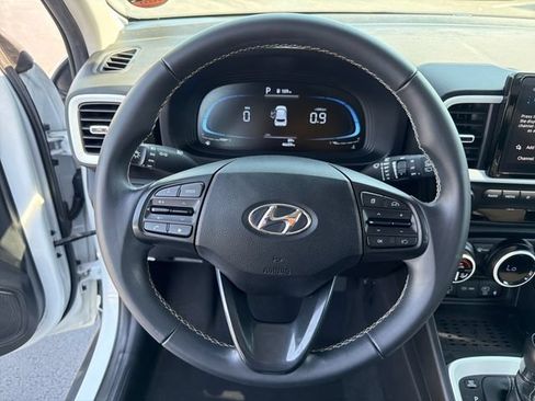 Used 2024 Hyundai Venue Limited FWD image 16
