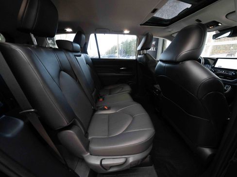 Used 2024 Toyota Grand Highlander XLE image 25