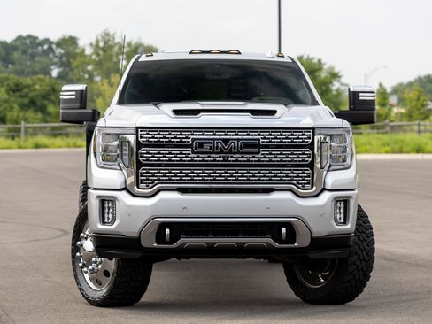 Used 2022 GMC Sierra 3500 Denali w/ Denali Ultimate Package AWD/4WD image 3