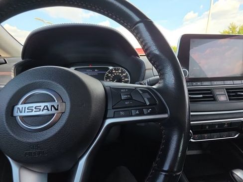 Used 2022 Nissan Altima 2.5 SR FWD image 12