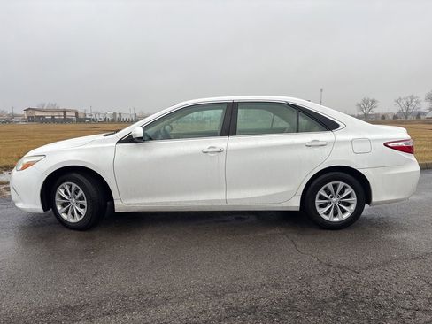 Used 2015 Toyota Camry LE image 6