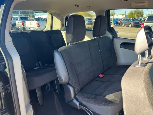 Used 2017 Dodge Grand Caravan SE w/ Power Window Group image 18