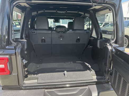 Used 2026 Jeep Wrangler Unlimited Sahara w/ Safety Group AWD/4WD image 15