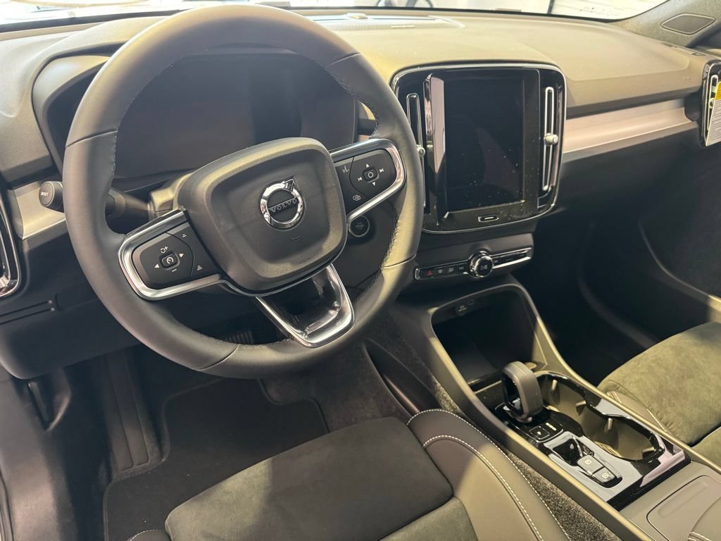 New 2026 Volvo XC40 B5 Ultra w/ Protection Package Premier AWD/4WD image 13