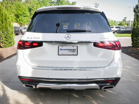 Used 2025 Mercedes-Benz GLS 450 4MATIC image 10
