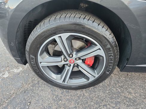 Used 2017 Jaguar F-PACE S image 27