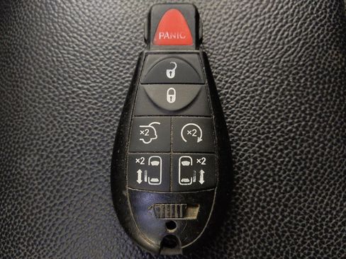 Used 2017 Dodge Grand Caravan GT image 32