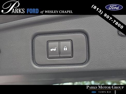 Used 2023 Nissan Pathfinder SL AWD/4WD image 10