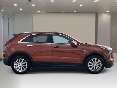 Used 2019 Cadillac XT4 Luxury w/ Cold Weather Package AWD/4WD image 5