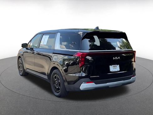 Used 2026 Kia Carnival FWD image 11