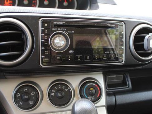 Used 2009 Scion xB FWD image 15