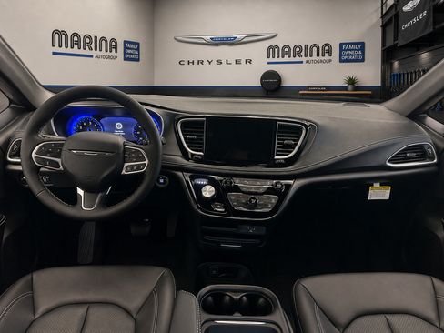 New 2027 Chrysler Pacifica Select FWD image 4
