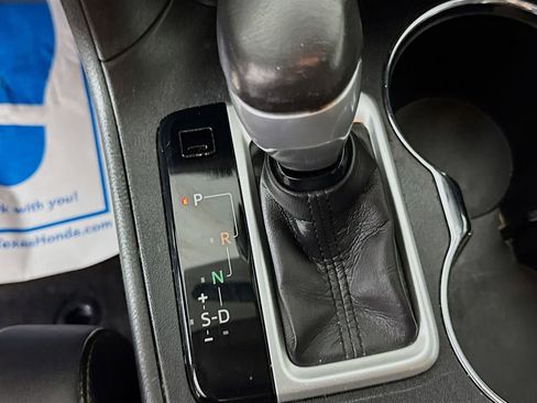 Used 2014 Toyota Highlander Plus FWD image 19