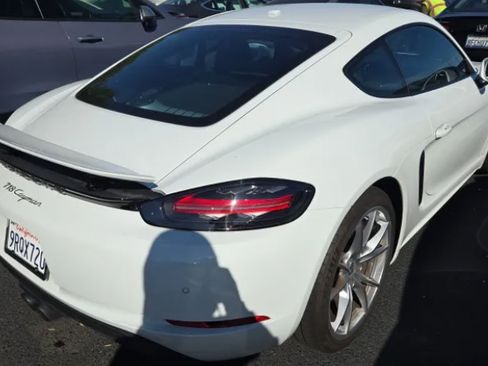 Used 2025 Porsche 718 Cayman RWD image 2