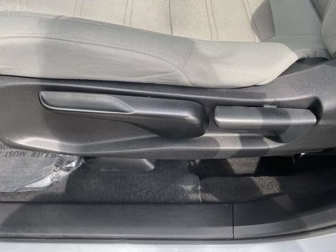 Used 2018 Honda CR-V LX image 13