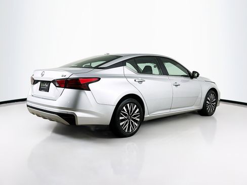 Used 2024 Nissan Altima 2.5 SV image 9