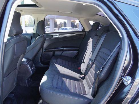 Used 2019 Ford Fusion SE image 24