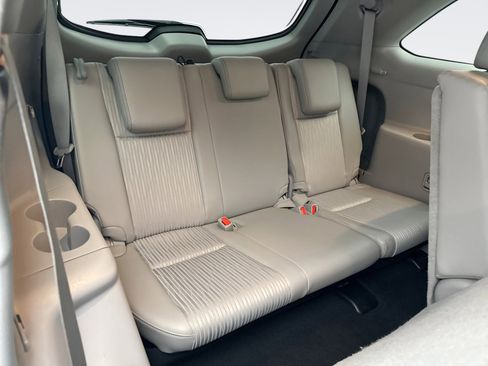 Used 2017 Toyota Highlander Plus w/ Carpet Mat Package image 18