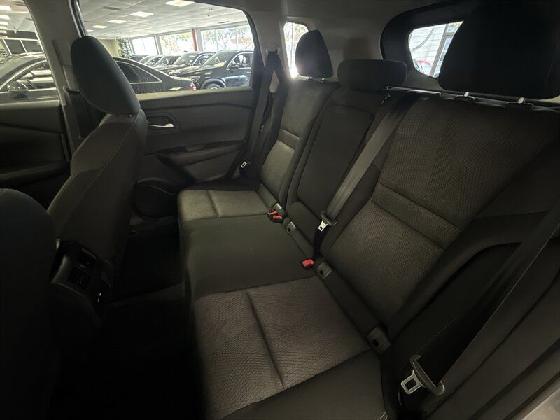 Used 2024 Nissan Rogue SV FWD image 30