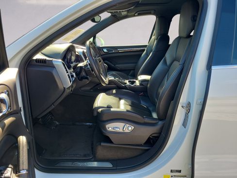 Used 2016 Porsche Cayenne image 11