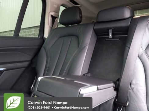 Used 2021 BMW X7 xDrive40i w/ Cold Weather Package image 24