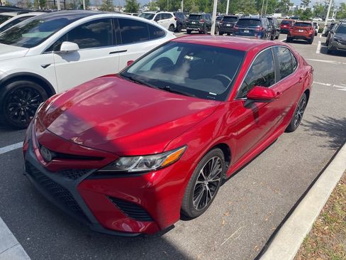 Used 2019 Toyota Camry SE image 1