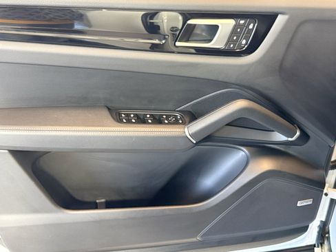 Certified 2022 Porsche Cayenne image 11