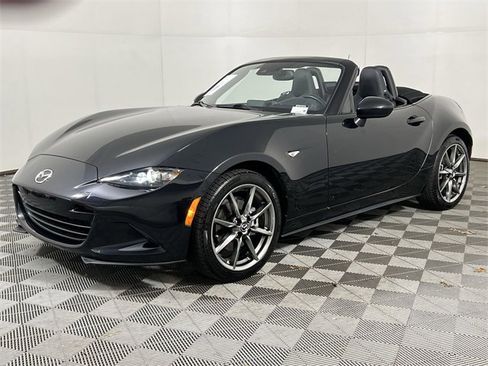 Used 2022 MAZDA MX-5 Miata Grand Touring w/ Weather Package image 4
