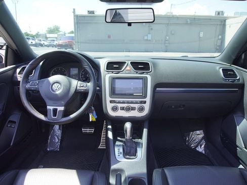 Used 2013 Volkswagen Eos FWD image 11