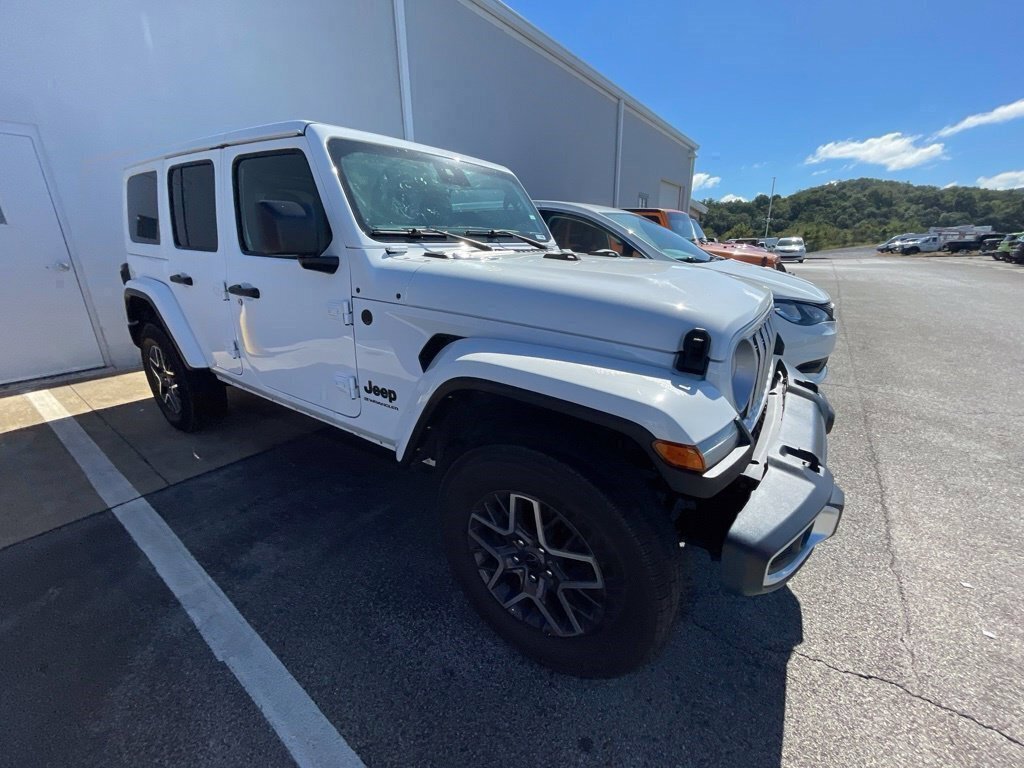 Used 2025 Jeep Wrangler Unlimited Sahara AWD/4WD image 6