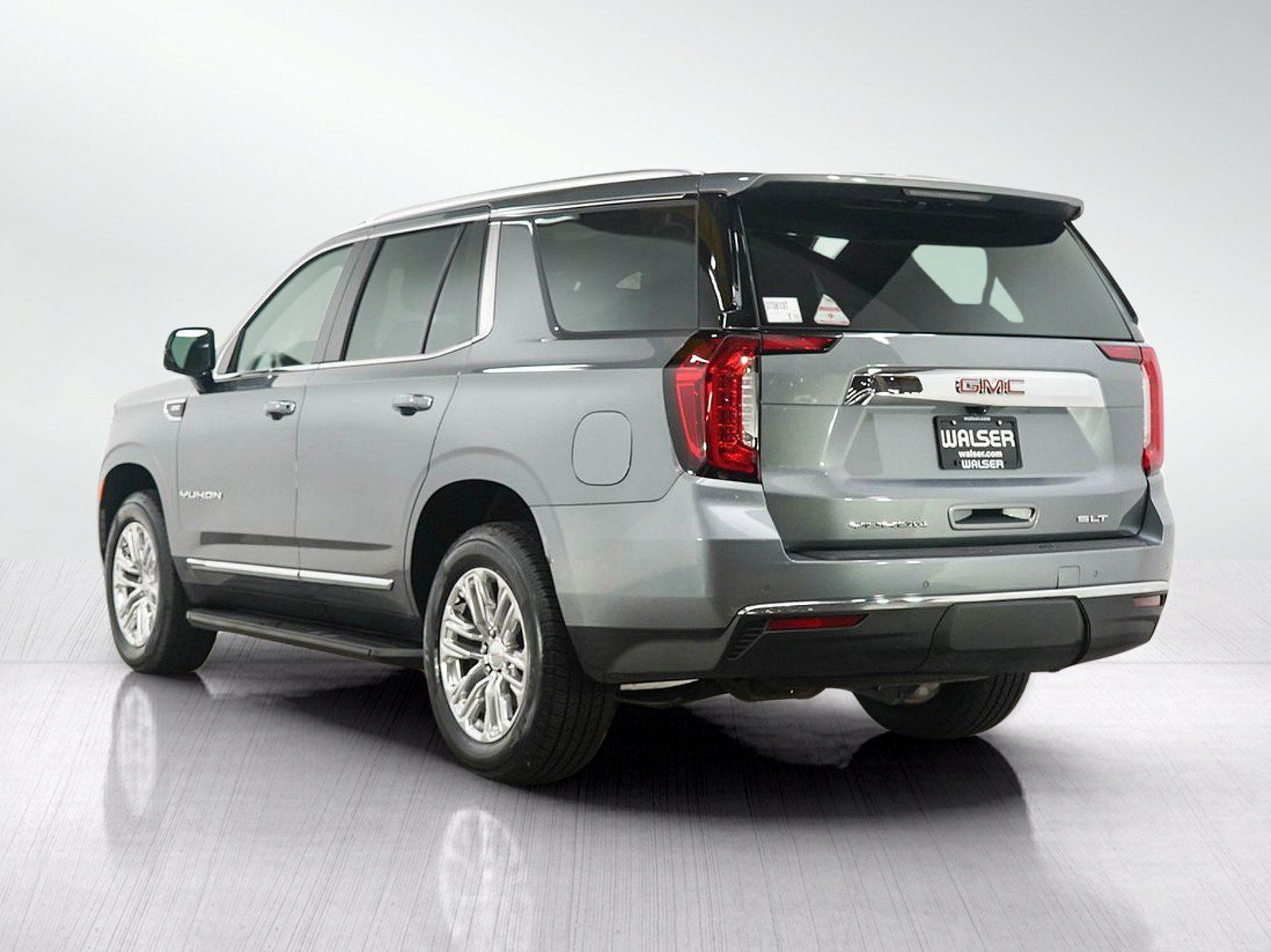 Used 2022 GMC Yukon SLT w/ SLT Premium Package AWD/4WD image 3