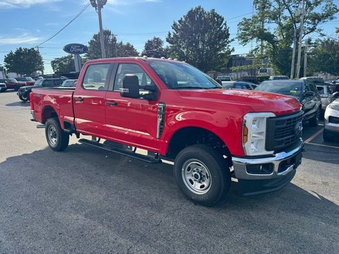 New 2026 Ford F250 XL w/ XL Chrome Package image 3