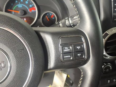 Used 2012 Jeep Wrangler Unlimited Rubicon AWD/4WD image 17
