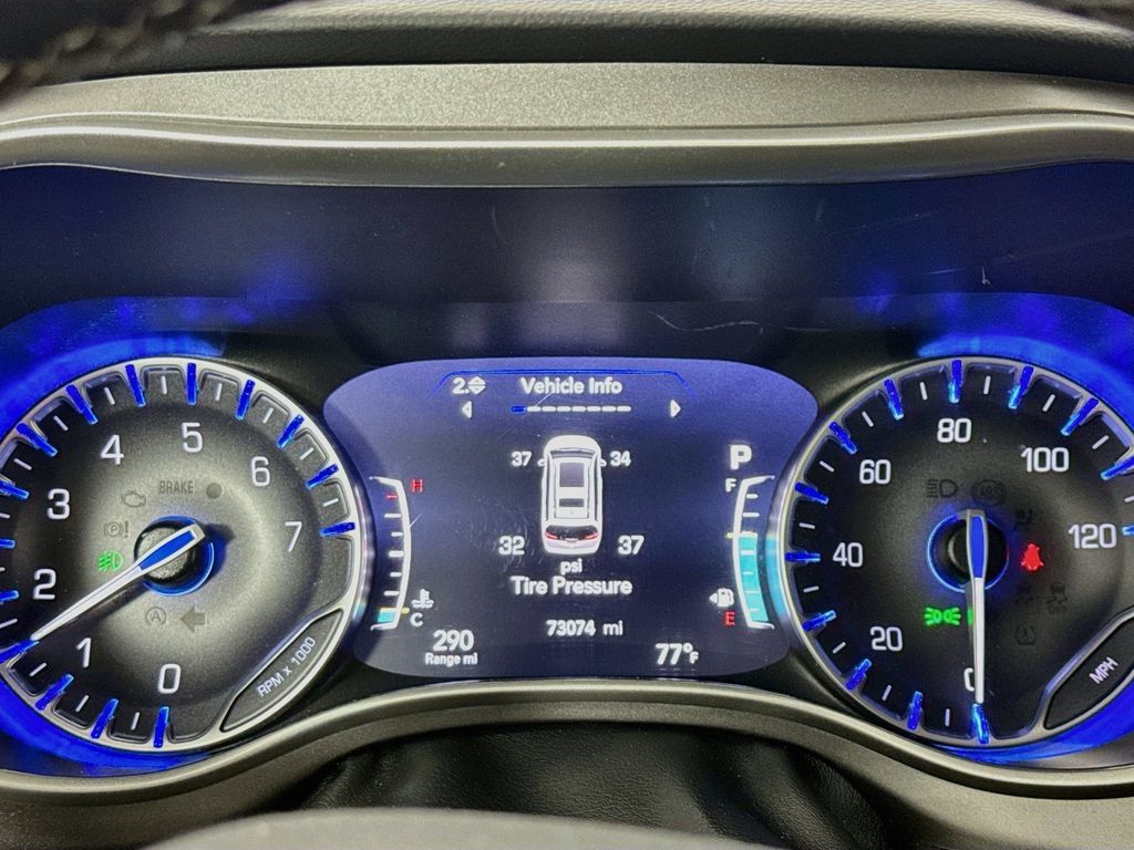 Used 2024 Chrysler Pacifica Touring-L FWD image 13